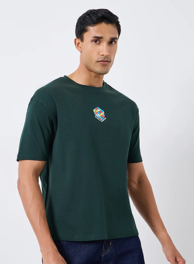 ستايلي تيشيرت مطرز جرافيك بقصة واسعة